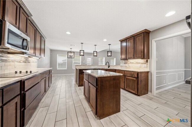 Building Photo - 6101 Cordillera Dr