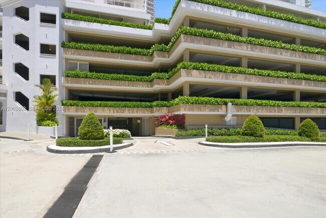 Building Photo - 801 Brickell Key Blvd