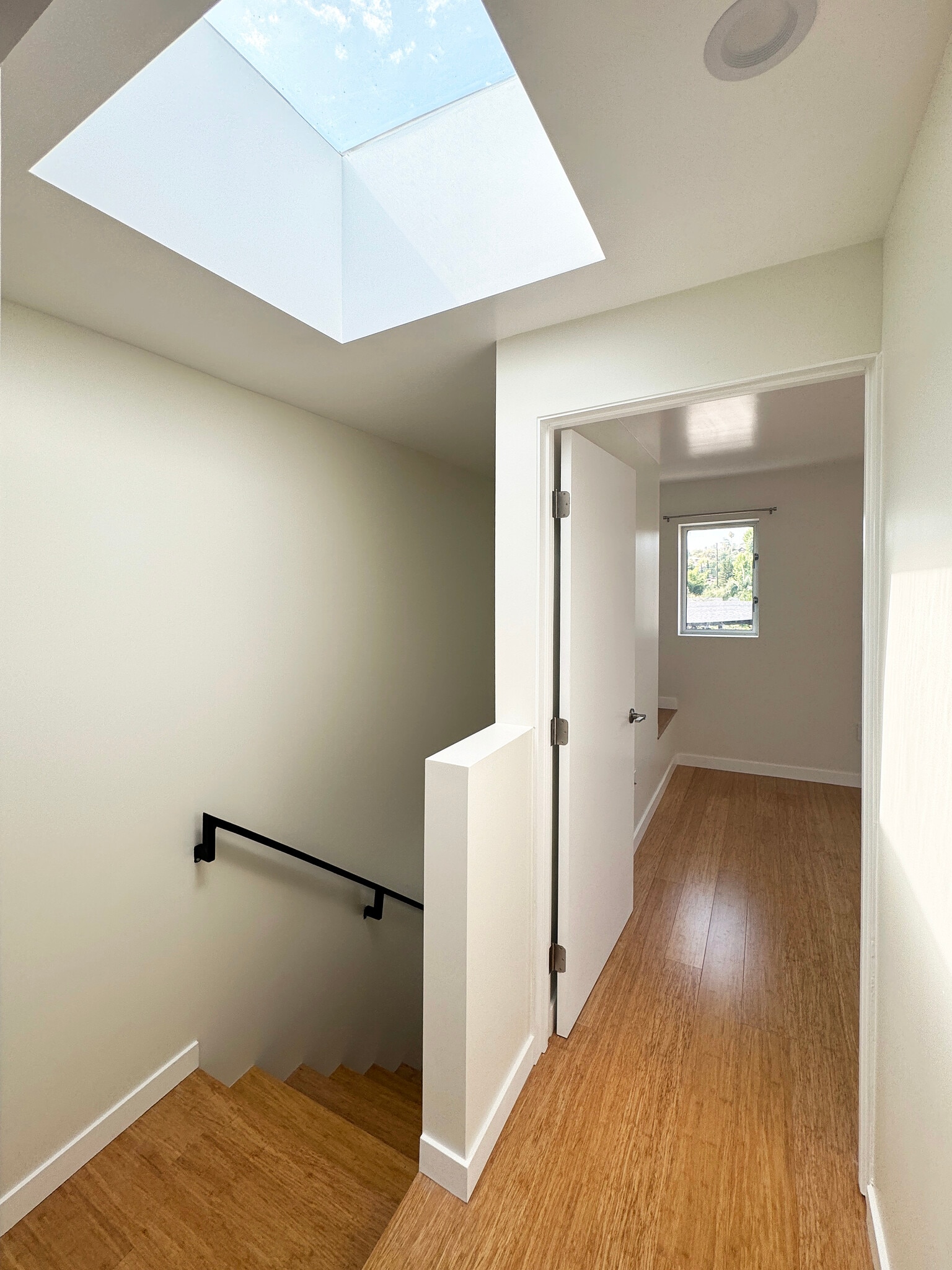 Building Photo - 5644 Aldama St