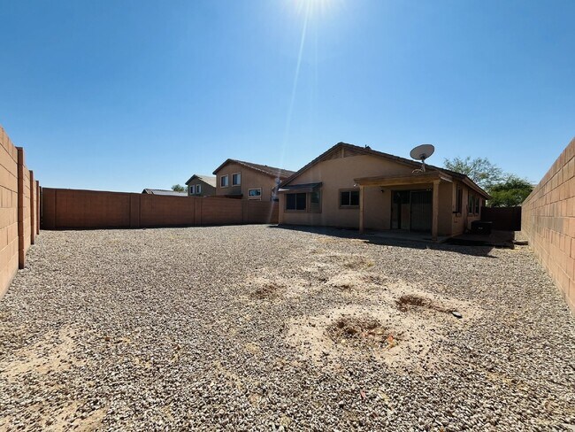 Building Photo - "Charming 3-Bedroom Oasis with 2 Full Baths in Buckeye - 1574 Sq Ft of Comfort!"