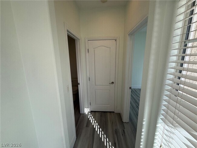 Building Photo - 5568 Jelsma Ave