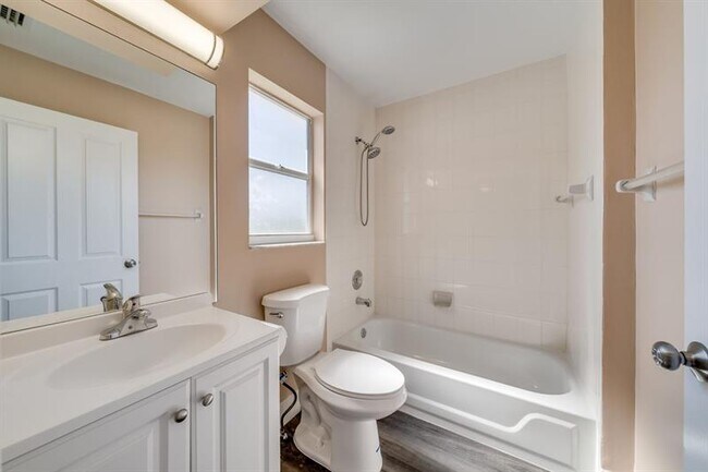 Building Photo - 558 Stonemont Dr