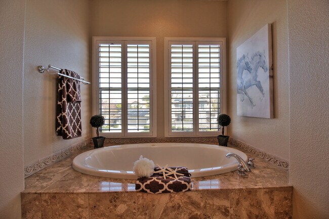 Building Photo - Beautiful 5BD/5BA Livermore Home with Huge Bonus Room and Full Downstairs Bedroom Suite!