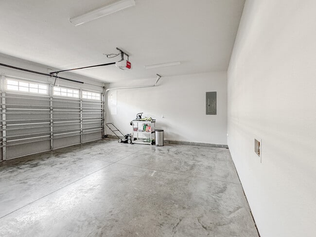 Building Photo - RENOVATED 4 BEDROOM/3 BATH IN VIRGINIA BEACH! READY FOR RENT!!