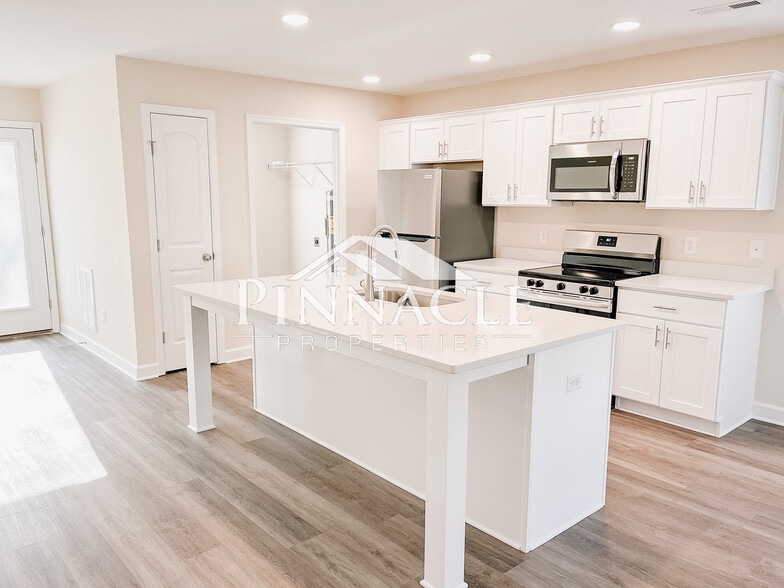 Building Photo - 209 Munford St