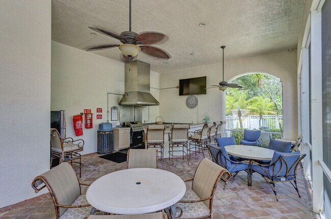 Building Photo - 5301 Myrtlewood Cir E