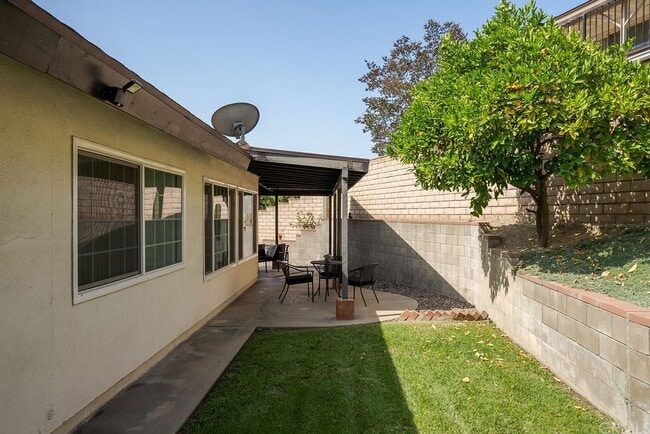 Building Photo - 2650 Altamira Dr