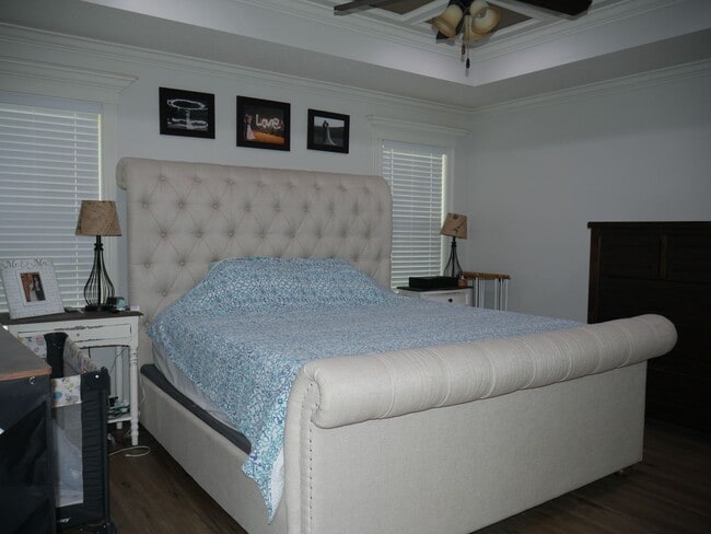 Building Photo - 4 bedroom home in Crestwood S/D