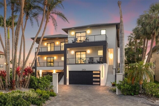 Building Photo - 12400 Capri Cir N