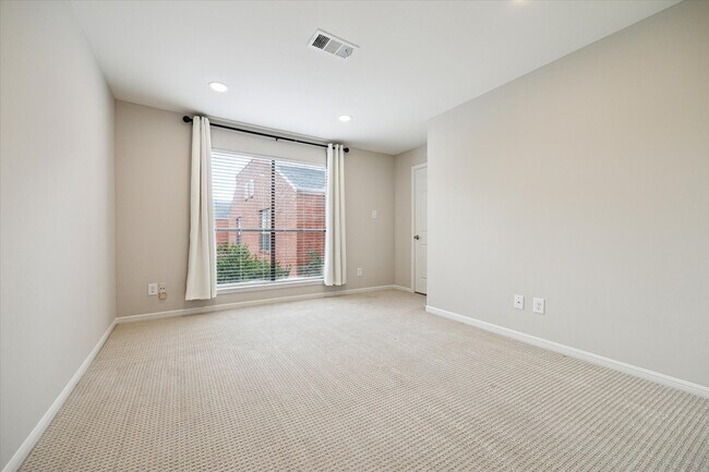 Building Photo - 15 Rutgers Pl