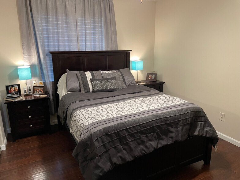 Building Photo - 1508 E Swan Cir