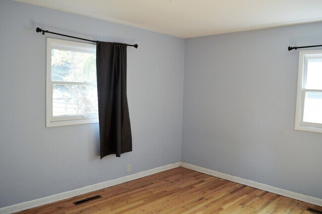 Building Photo - Charming 3 Bed/1.5 Bath in Desirable College Heights Location!