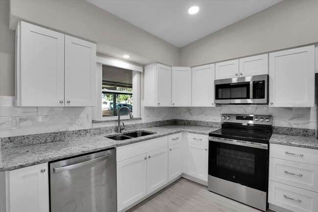 Building Photo - 1452 S Evergreen Ave