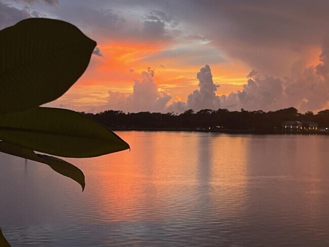 Building Photo - 5003 Starfish Dr SE