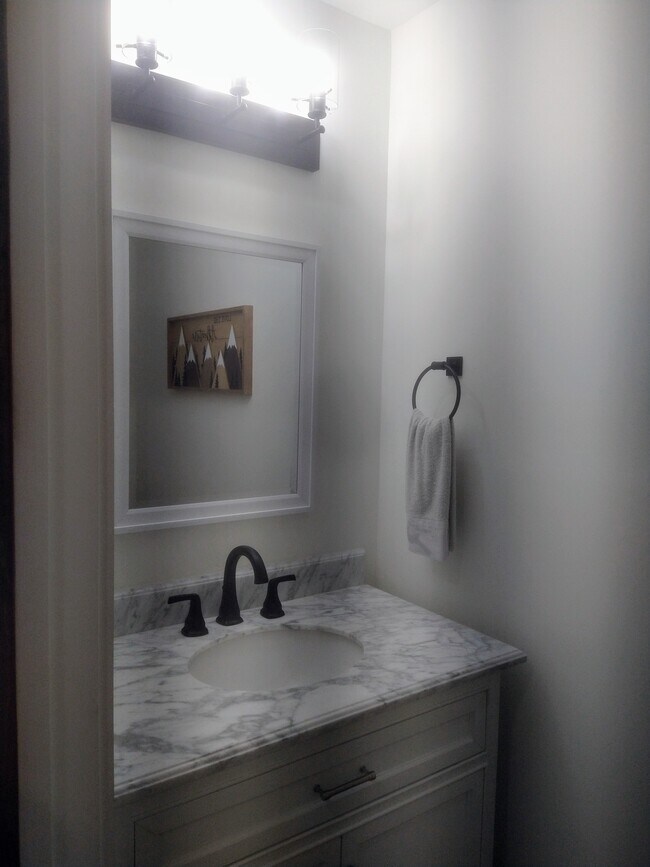 Building Photo - 63 Redwood Ln