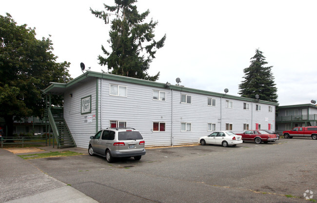 Primary Photo - Colonial Court Apartments