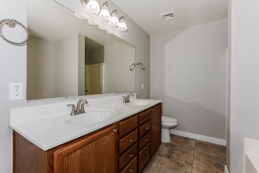Building Photo - 3914 S Ponderosa Dr