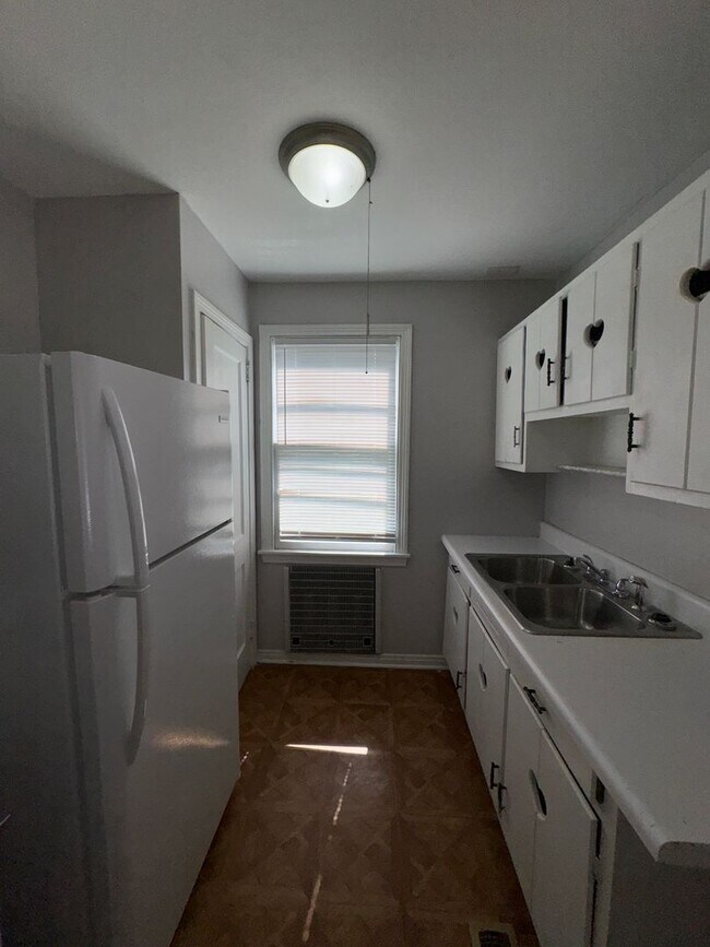 Building Photo - 55 Alan St