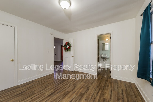 Building Photo - 238 Bond St