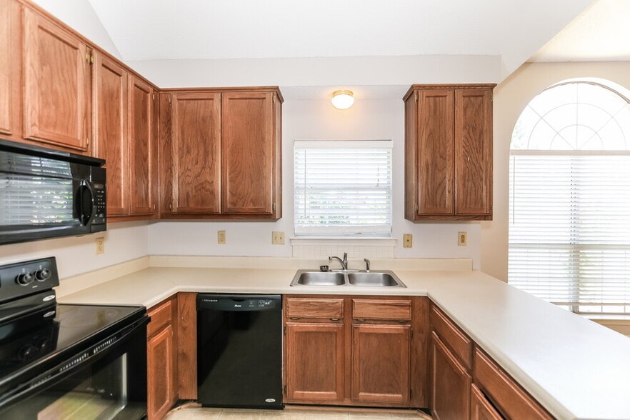 Building Photo - 6664 Laurel Valley Dr