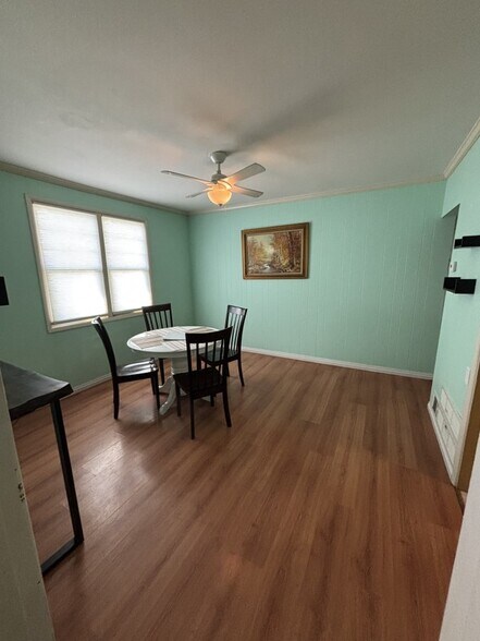 Building Photo - 1679 Fowler Ave