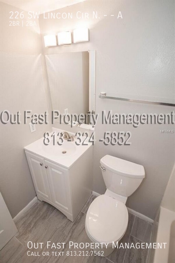 Building Photo - 226 SW Lincoln Cir N