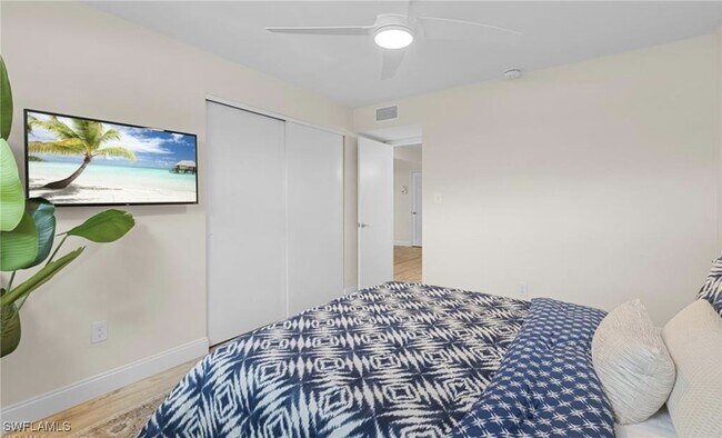 Building Photo - 788 Park Shore Dr