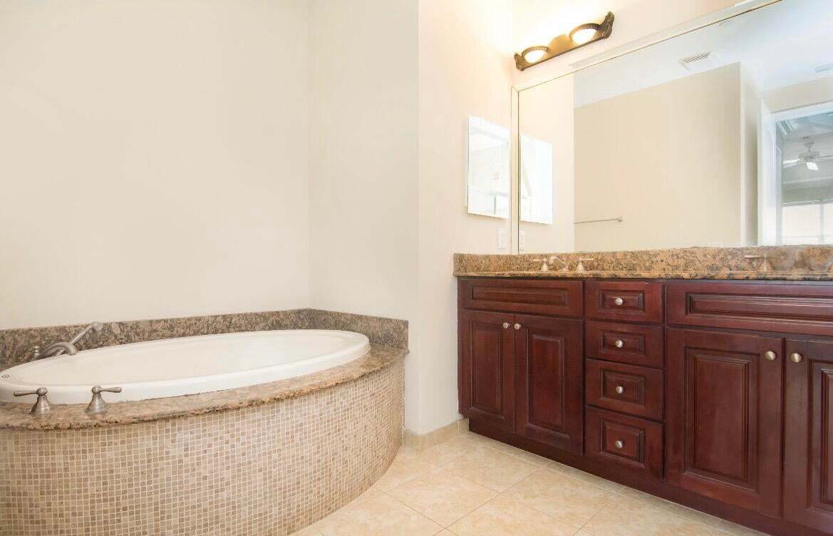 Building Photo - 4573 Artesa Way S