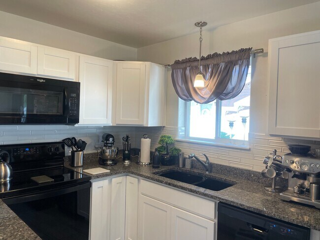 Building Photo - 566 Graff Meadows Dr