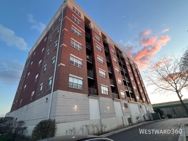 Building Photo - 1650 Riverwoods Dr