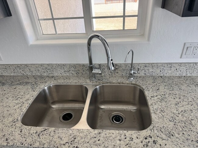 Building Photo - Newer San Luis Three Bedroom Home