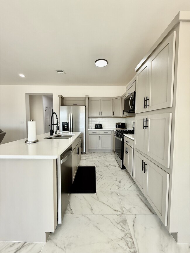 Building Photo - 15052 Destination Ave