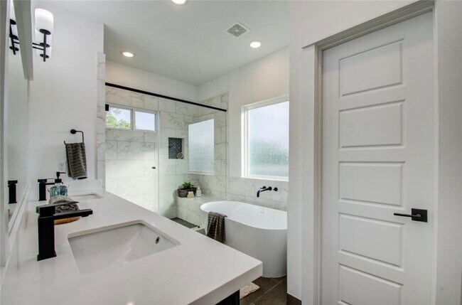 Building Photo - 778 W Tidwell Rd