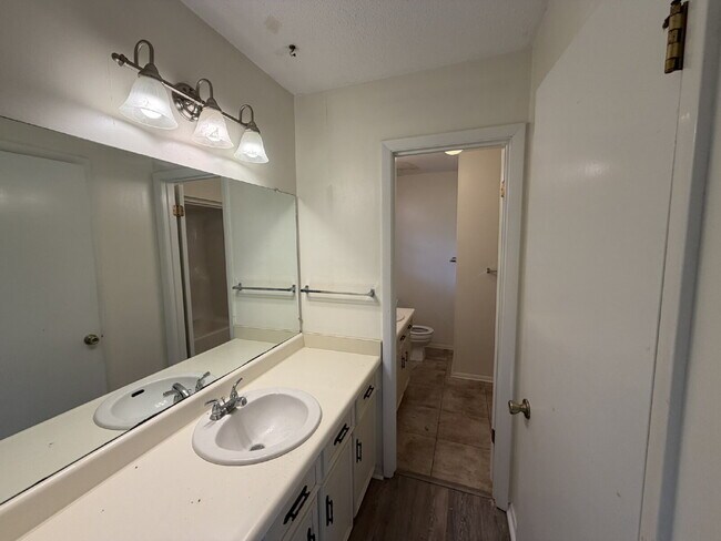 Building Photo - Home For Rent