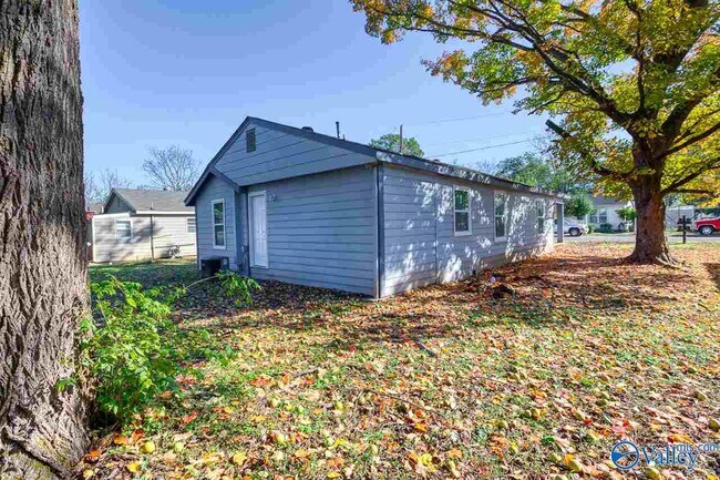 Building Photo - 2910 2nd Ave NW