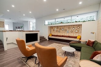 Building Photo - 4904 S Shepherd Dr