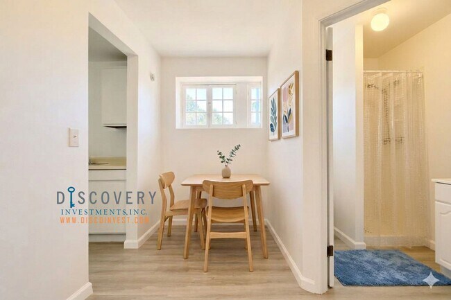 Building Photo - Panoramic Hill Estate with Sweeping Views