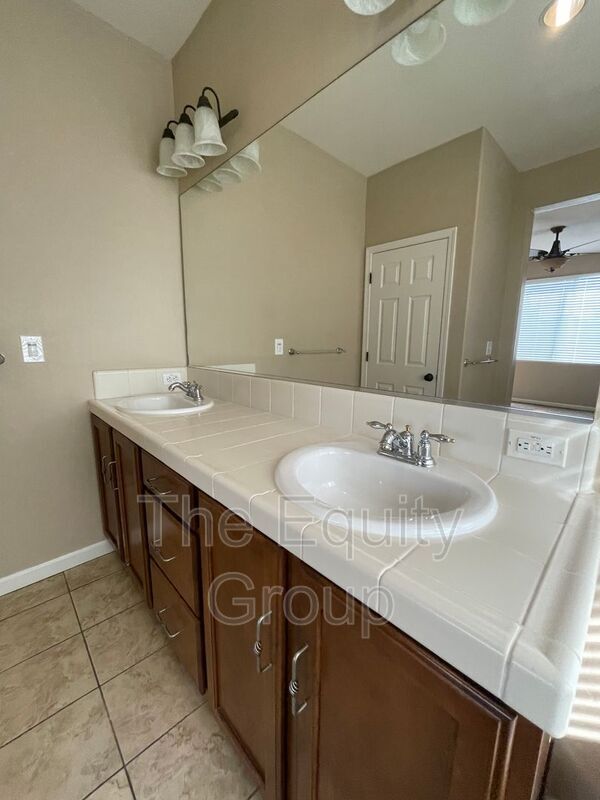 Building Photo - 3237 Winslow St