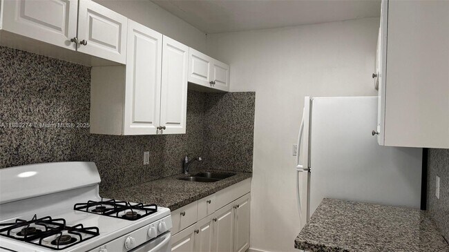 Building Photo - 1225 Marseille Dr