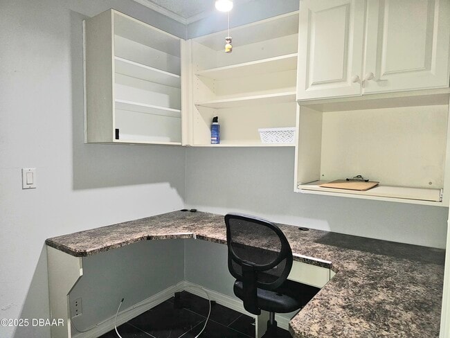 Building Photo - 6 Oak Village Dr