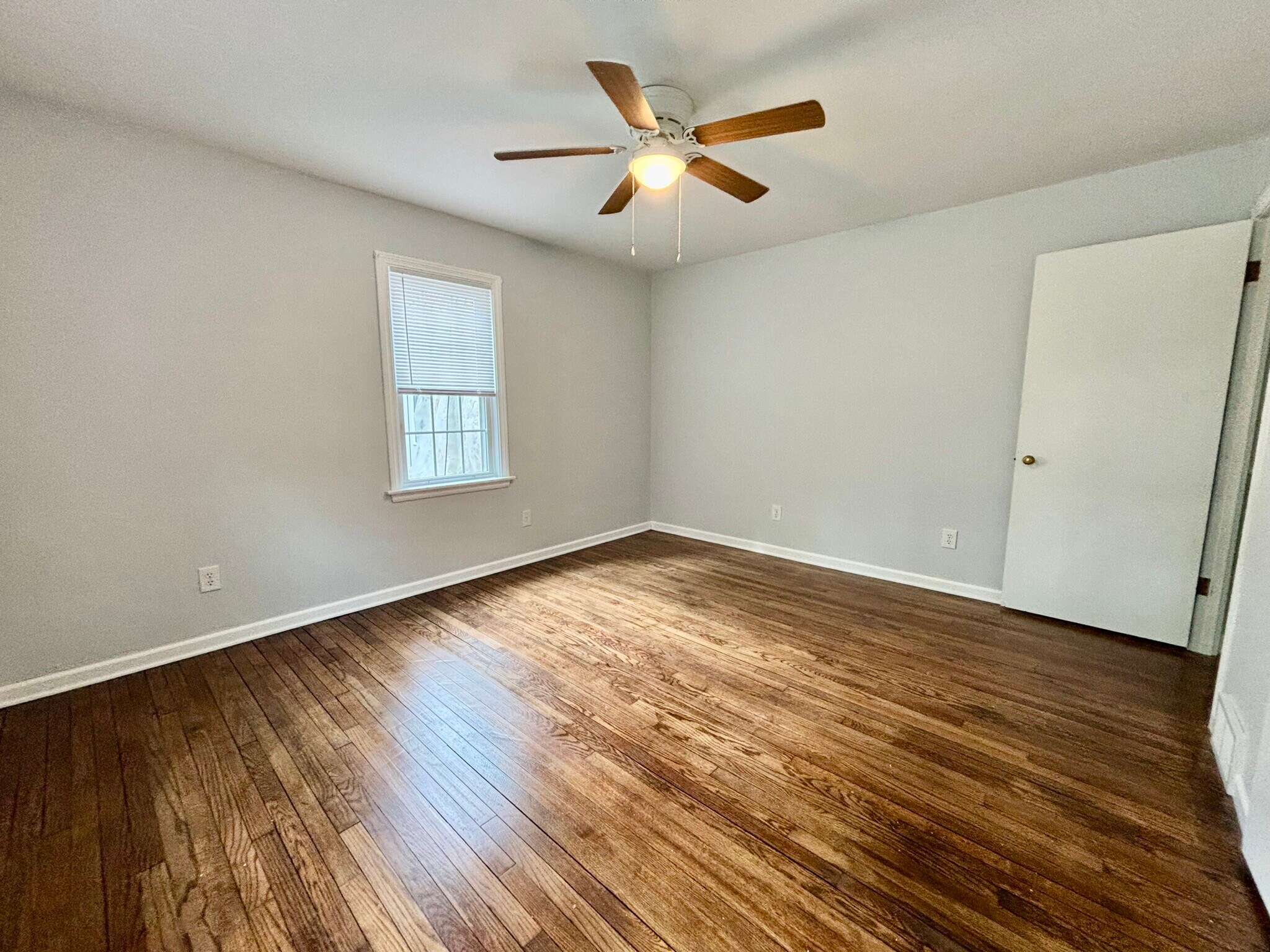 Building Photo - 3327 Alpine Dr