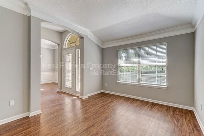 Building Photo - 1704 Dartmoor Ln