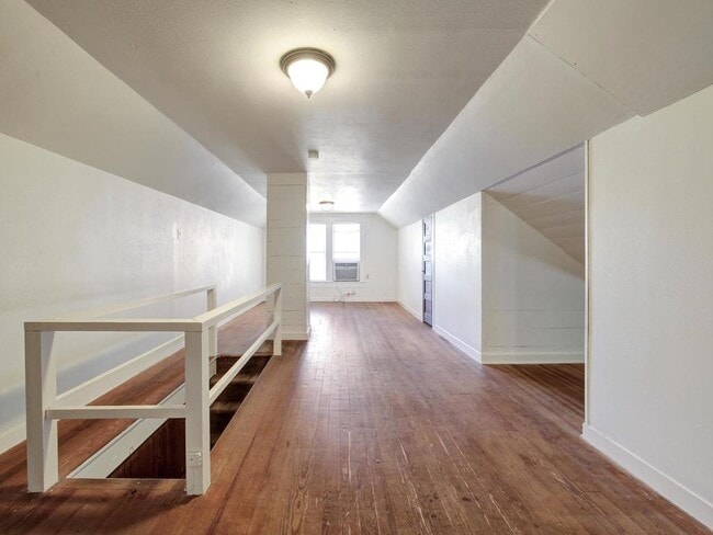 Building Photo - 903 Shoal Cliff Ct