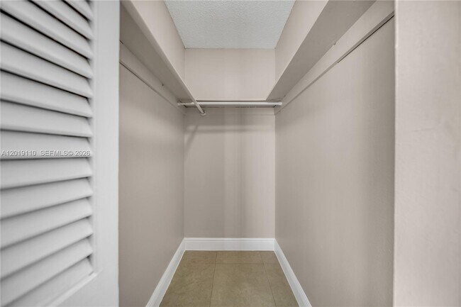 Building Photo - 671 W 80th St