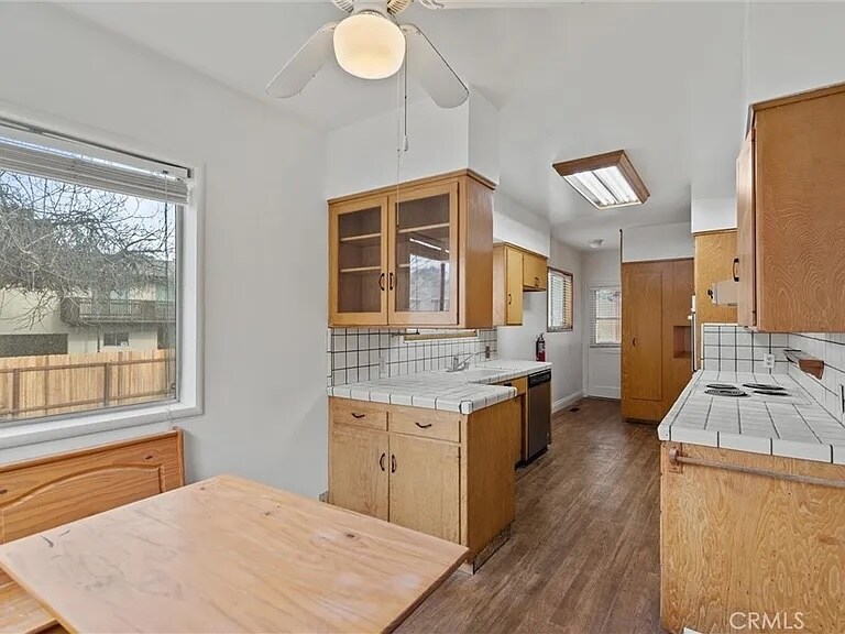 Building Photo - 403 Ash St