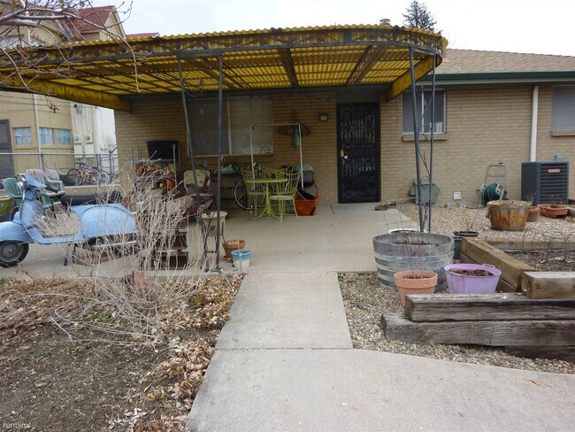 Building Photo - 2 br, 1 bath 4plex - 2959 Newton Street B