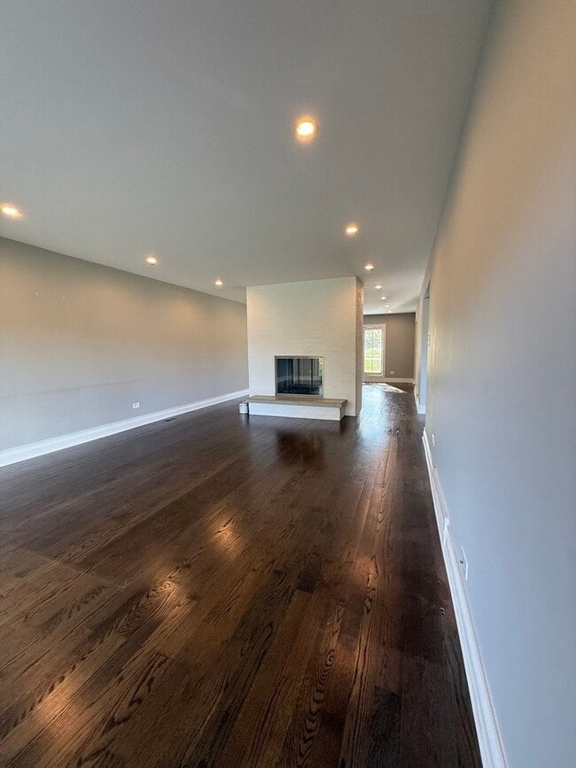 Building Photo - 551 83rd St