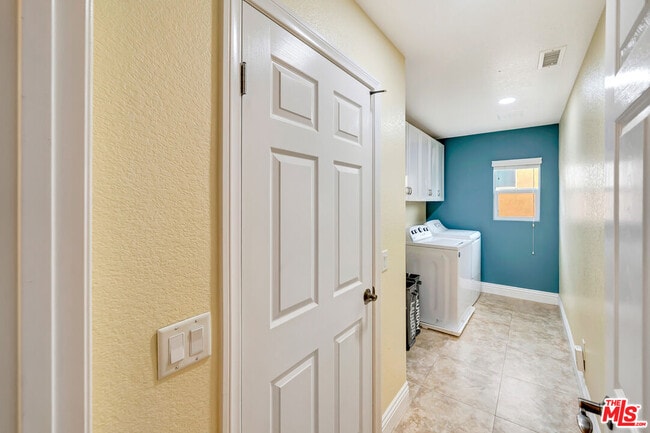 Building Photo - 27060 Mountain Willow Ln
