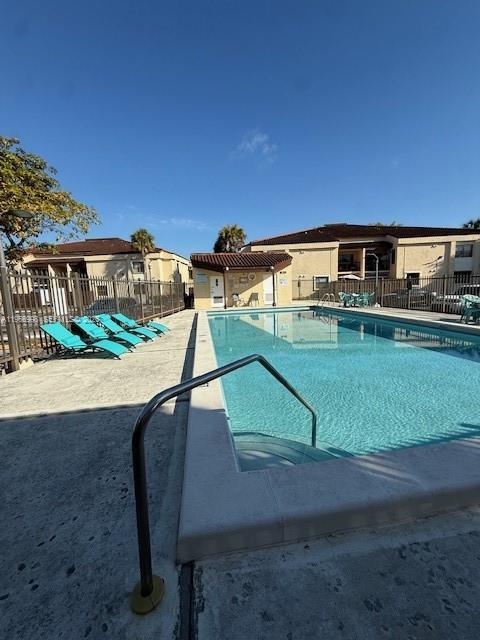 Building Photo - 660 W Park Dr