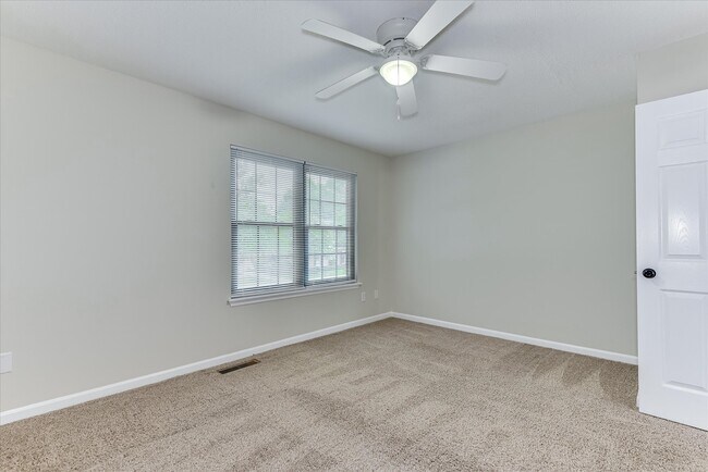 Building Photo - 208 W Buena Vista Ave